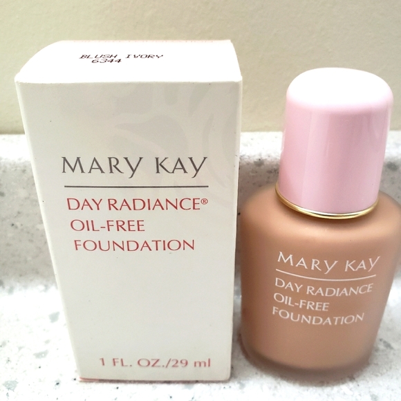 Mary Kay Foundation Day Radiance Makeup NEW